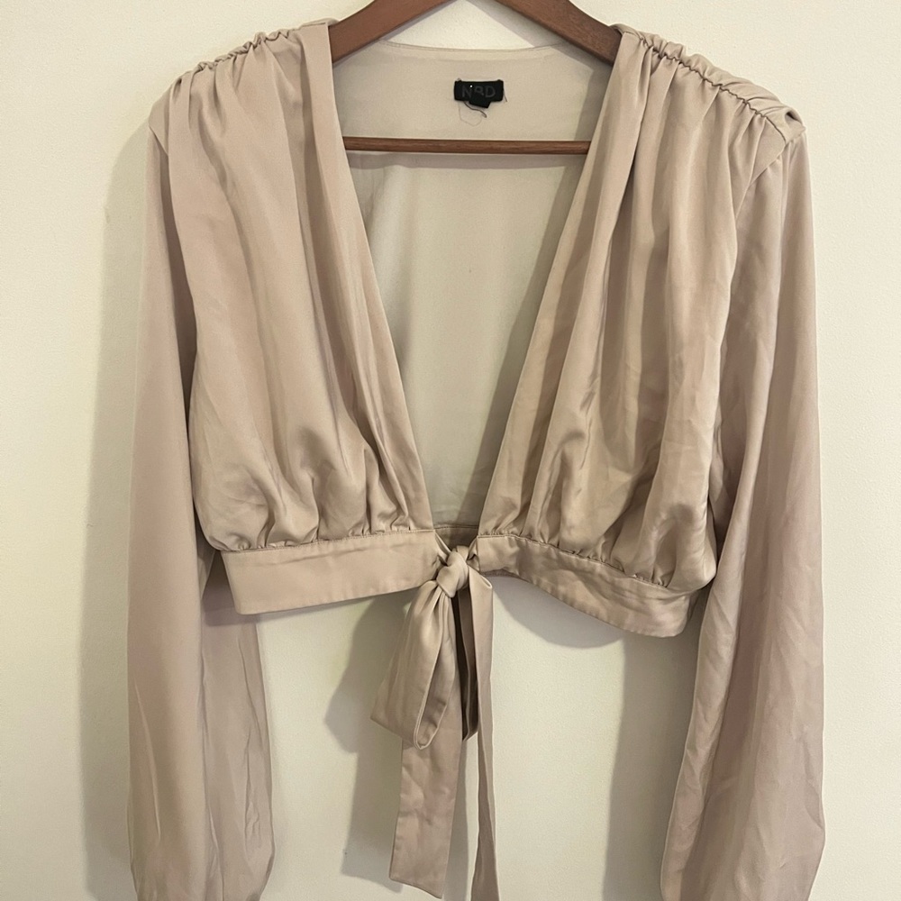 NBD X REVOLVE champagne long sleeve tie-front Imogen top Size XL - Picture 4 of 12